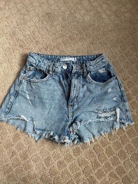 Garage Distressed Jean Short Size 23 (00)